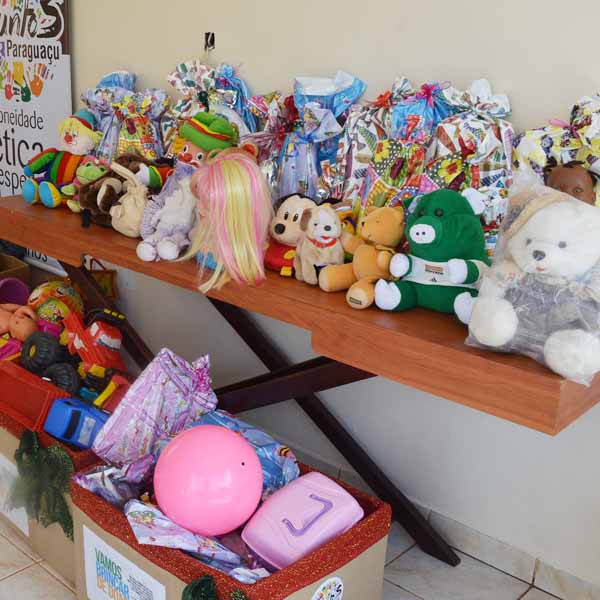'Juntos Paraguaçu' distribui brinquedos e alimentos arrecadados em campanha de Natal