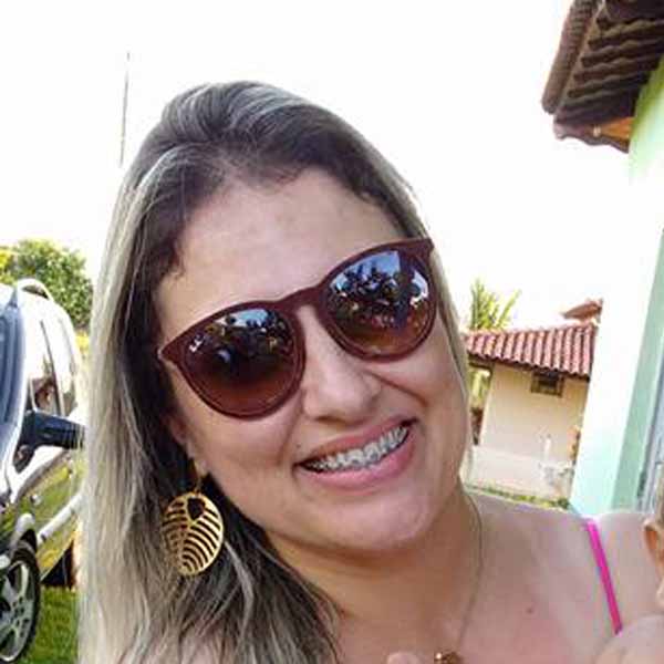 Josiane Fonseca comemora a chegada de mais um aniversário