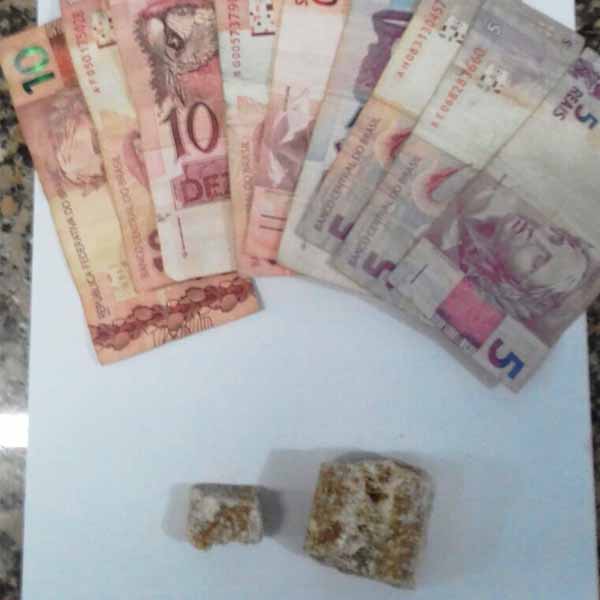 Homem já conhecido nos meios policiais é preso com pedras de crack em Paraguaçu