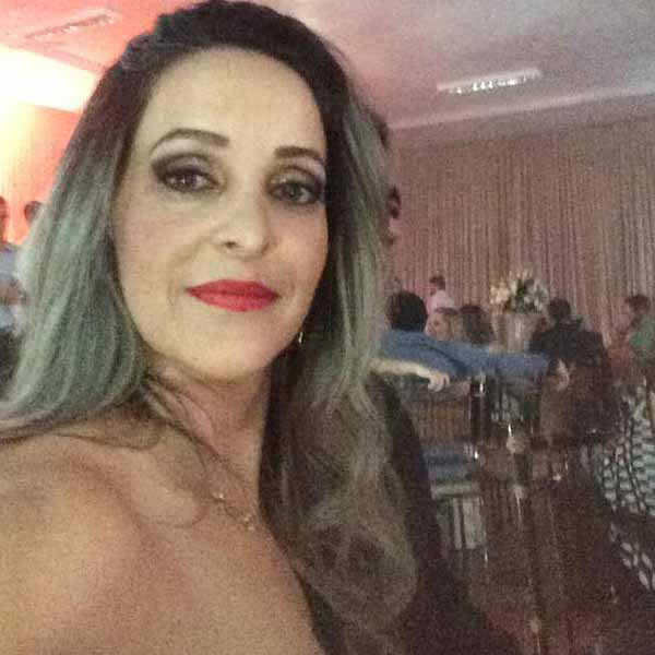 Fernanda Ferreira comemora idade nova.