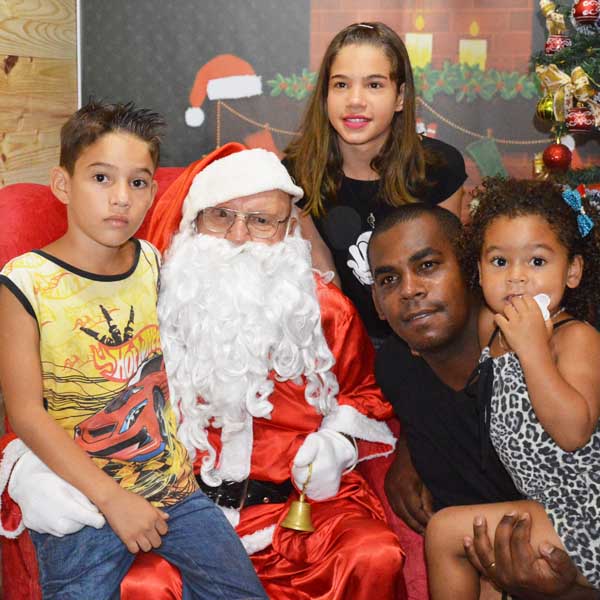Papai Noel chega à Paraguaçu Paulista e dá início à horário especial de atendimento do comércio