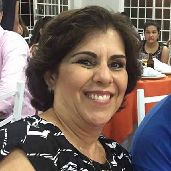 Zeine Almeida apaga velinhas neste sábado
