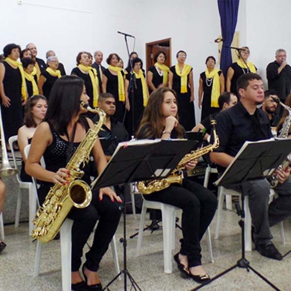 Juntos Paraguaçu promove Cantata de Natal e entrega praça decorada