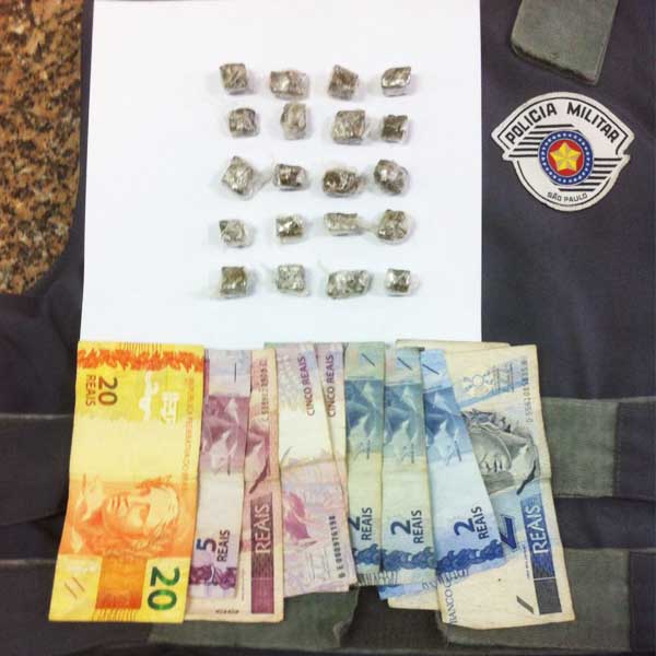 Policiais flagram menor vendendo maconha na Barra Funda