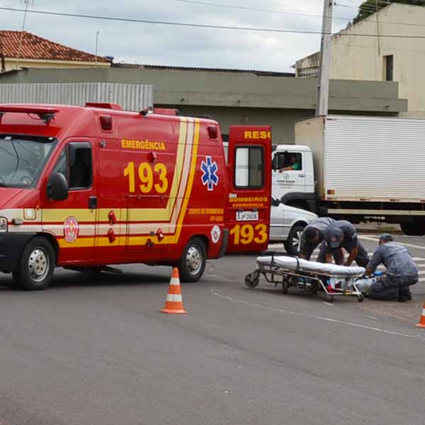 Motos colidem e deixam um motociclista ferido em Paraguaçu Paulista