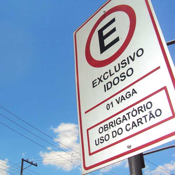 Aumenta a emissão de cartões de estacionamento em vagas especiais em Paraguaçu