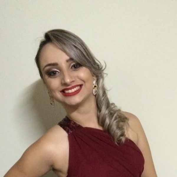 Brenda Mathias comemora mais um ano de vida