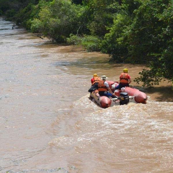 Com ajuda da marinha, buscas pelas vítimas que desapareceram no Rio do Peixe continuam