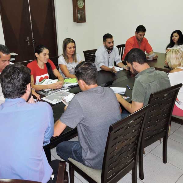 Vereadores recebem na Câmara grupo de proteção aos animais de Paraguaçu