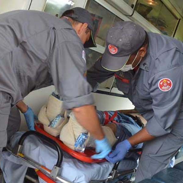 Jovem que se jogou de pontilhão passa por cirurgias na Santa Casa de Paraguaçu