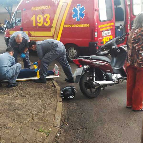 Jovens ficam feridas após acidente entre moto e ônibus de trabalhadores rurais