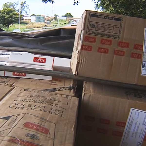 PM apreende 400 mil maços de cigarros contrabandeados em Marília