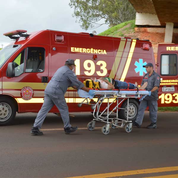 Rapaz de 27 anos de joga de pontilhão em Paraguaçu Paulista