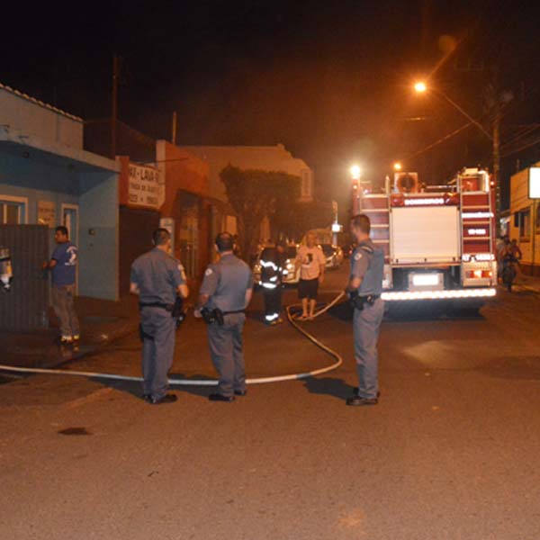 Carros de autoescola pegam fogo em Paraguaçu Paulista