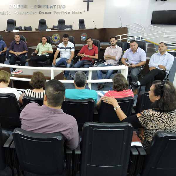Vereadores se reúnem com a Prefeita e equipe de departamento