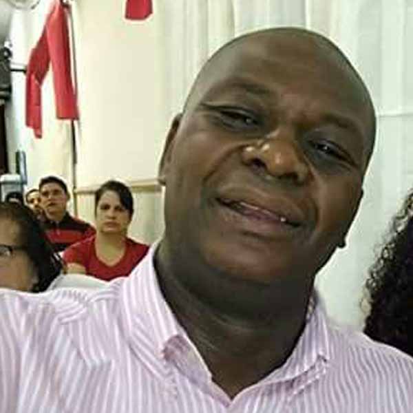 Pastor Ademir Anastácio recebe os parabéns pelo seu aniversário