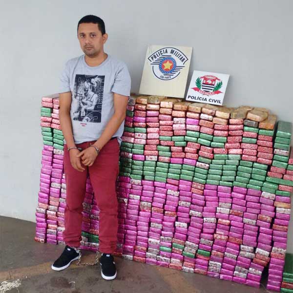 Polícia apreende caminhonete com meia tonelada de maconha em Ibirarema