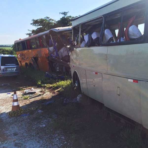 Polícia diz ver indícios de que ônibus com estudantes invadiu contramão