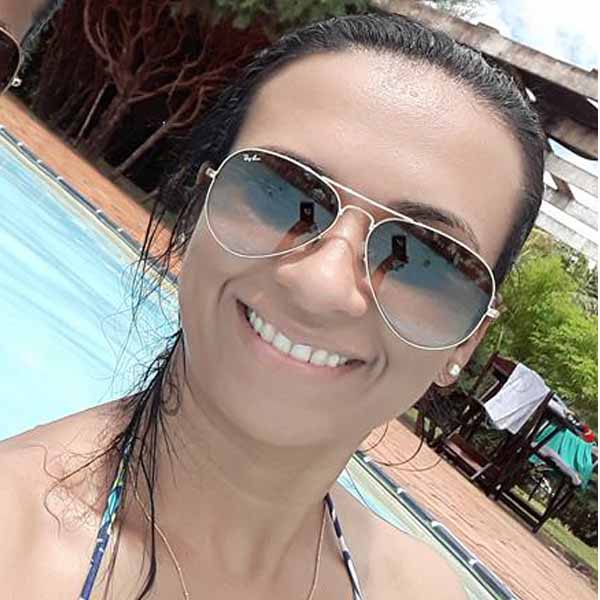 Josiane Queiroz celebra a chegada de mais um ano de vida