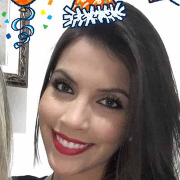 Ariane Fruhling apaga velinhas nesta sexta feira