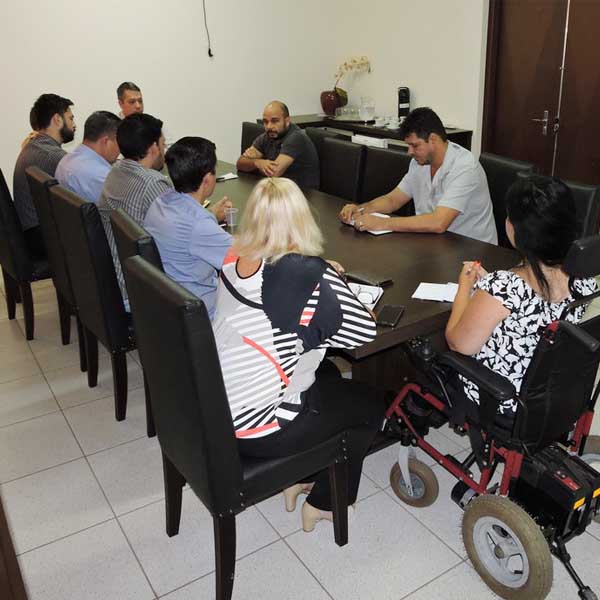 Representante do Departamento de Esportes se reúne com vereadores