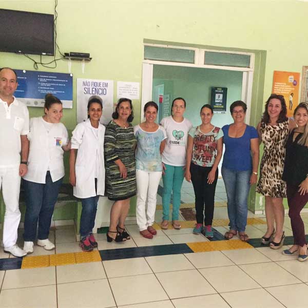Prefeita visita Unidade de Saúde da Roseta para apresentar médica do Programa Mais Médicos