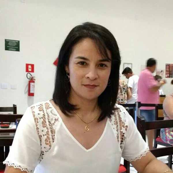 Giovana Takemura recebe os parabéns por mais um ano de vida