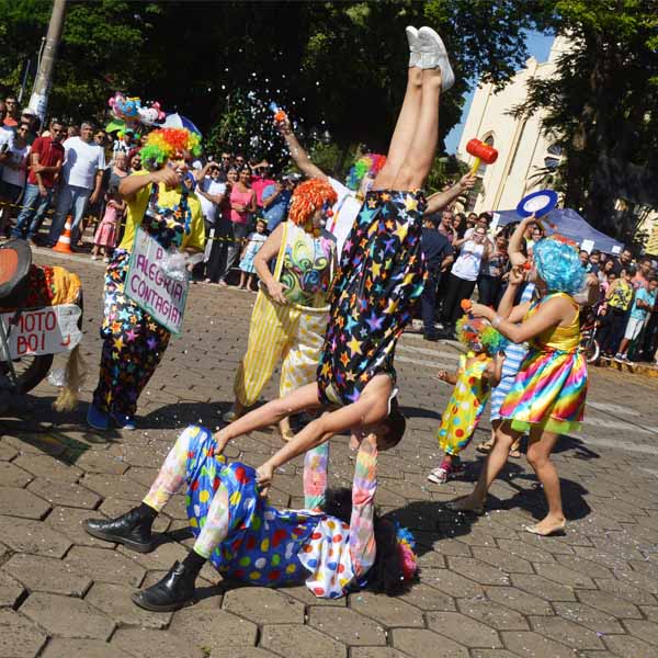 Paraguaçu Paulista comemora 92 anos com desfile comemorativo