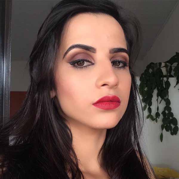 Tati Alvim comemora a chegada de mais um aniversário