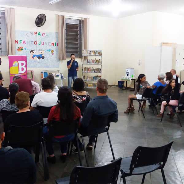 Associação de poetas e escritores realiza sarau na Biblioteca Municipal