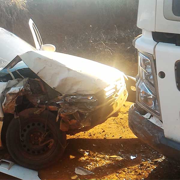 Motorista com suspeita de embriaguez colide contra caminhão em Paraguaçu Paulista