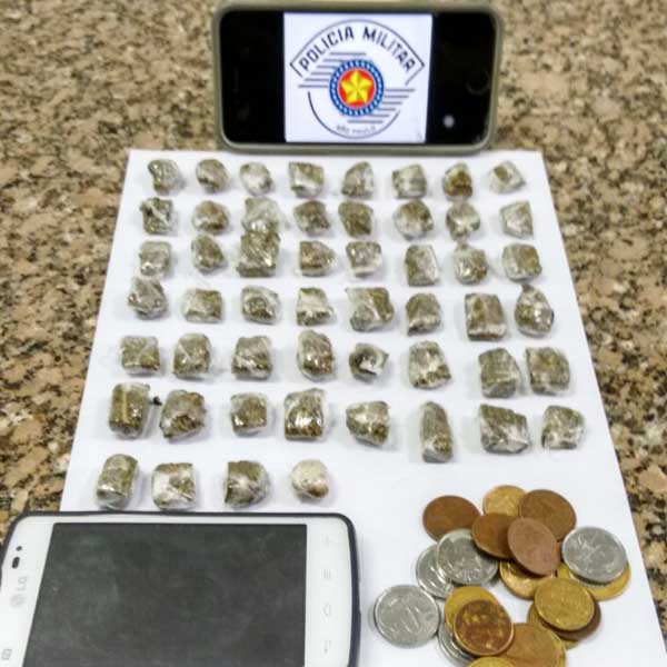 Dezenas de porções de maconha são apreendidas com rapaz na Barra Funda