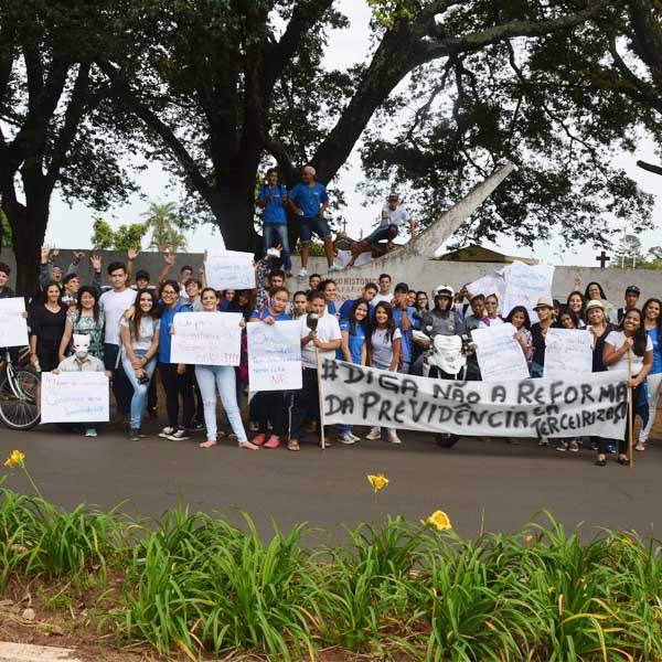 Professores do 'Cene' entram em greve contra a Reforma da Previdência