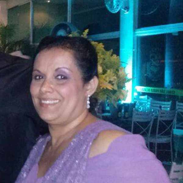 Eliane Cardozo Salum apaga velinhas