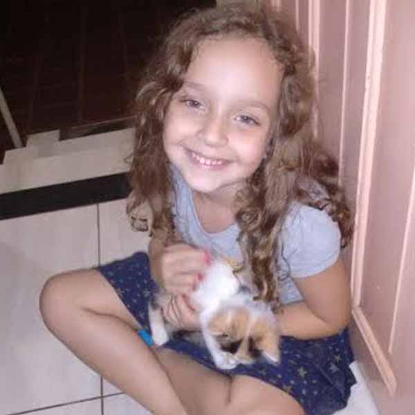 Nicole Moreno apaga velinhas