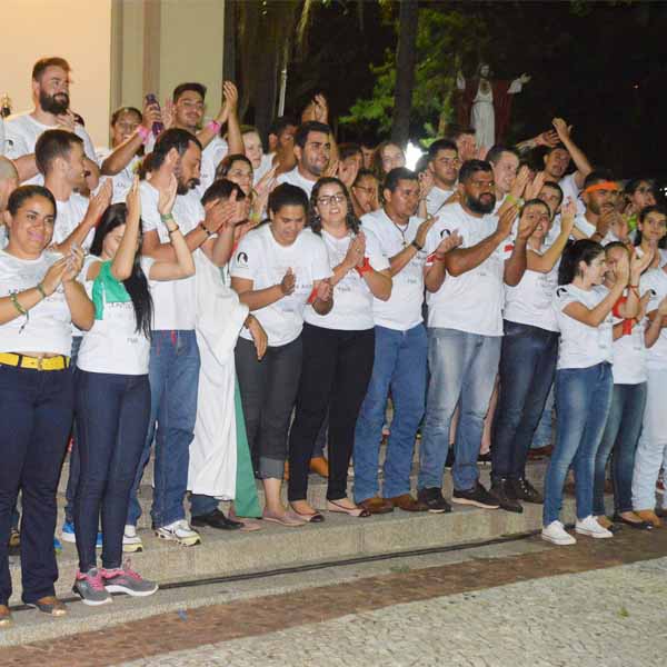 5º Acampamento Juvenil encerra com missa na Praça da Igreja Matriz