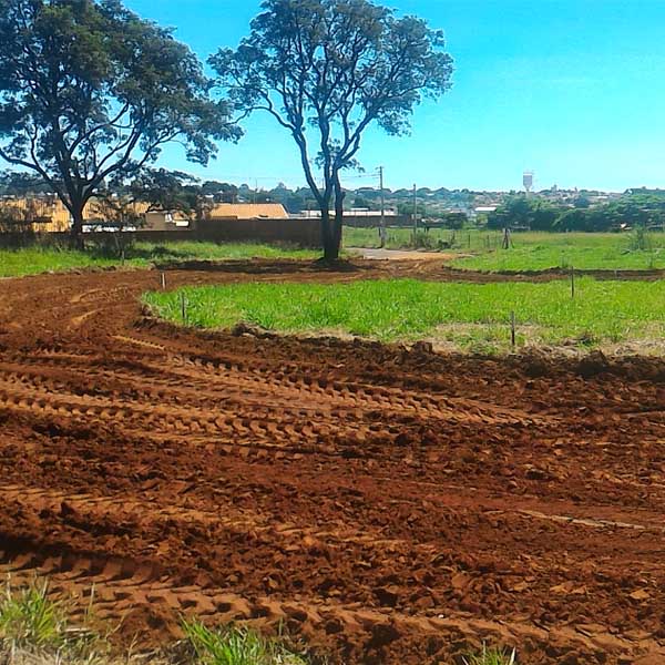 Trevo de acesso ao bairro 'Dona Lina Leuzzi' começa a ser construído