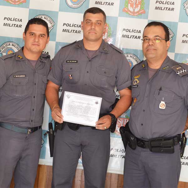 Após prender várias pessoas por tráfico de drogas, Sd PM Milani é eleito Policial Militar destaque