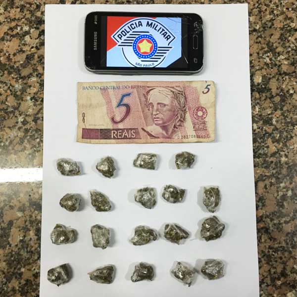 Garoto de 13 anos é flagrado vendendo droga na Barra Funda