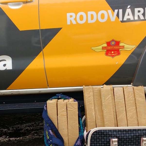 Mulher é presa com 20 quilos de maconha em rodovia de Assis