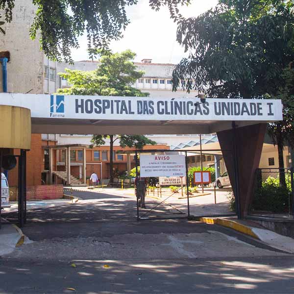Homem joga acetona e coloca fogo no rosto de companheira em Marília