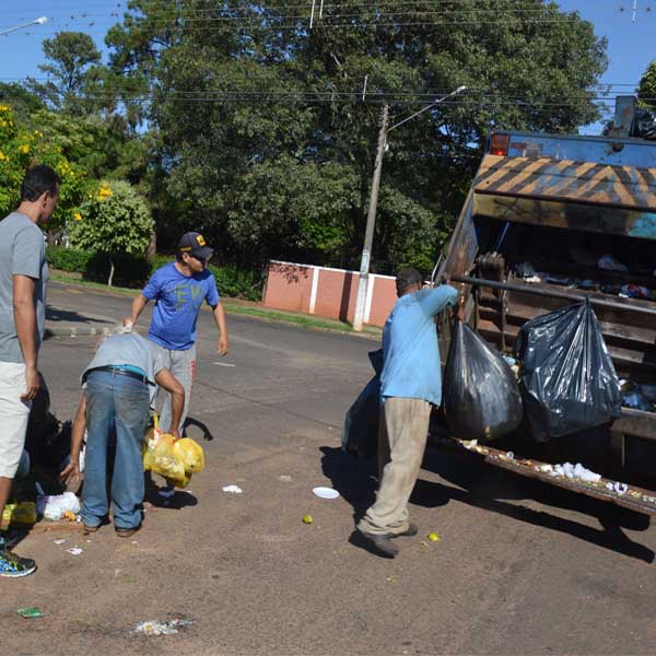 Equipe de coleta de lixo segue aplicando ações para melhoria do serviço prestado