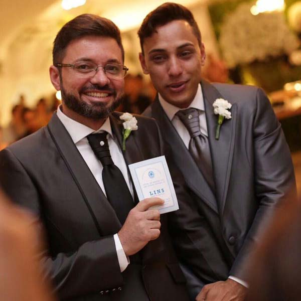 Prefeito gay se casa com parceiro em Lins