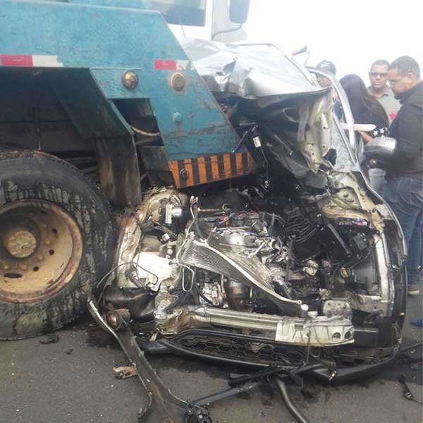 Cinco carros se envolvem em grave acidente em Marília