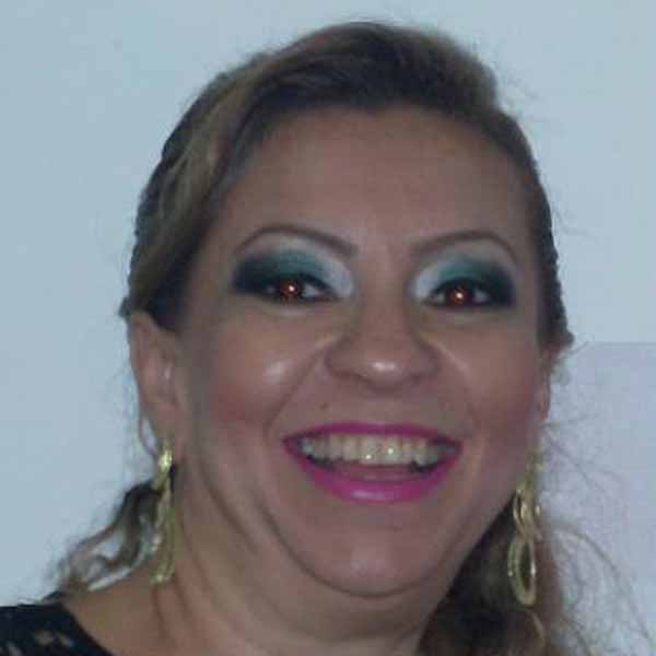 Kelly Cristina apaga velinhas