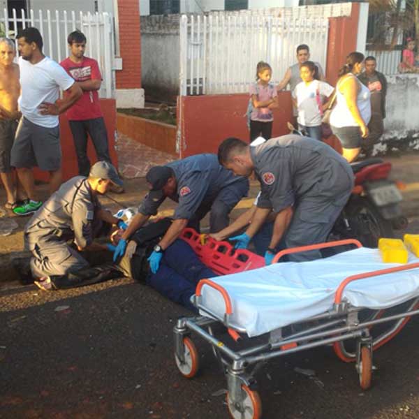 Sol atrapalha visão e faz motociclista colidir contra caminhão em Paraguaçu