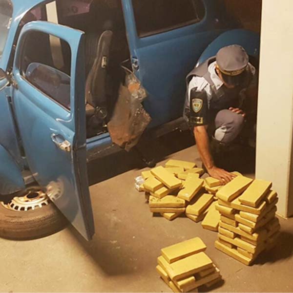 Polícia apreende 40 kg de maconha escondidos em fundo falso de carro em Assis