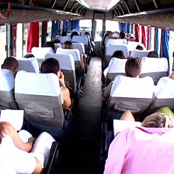 Estudantes devem apresentar recibo de pagamento do mês de abril para auxílio-transporte