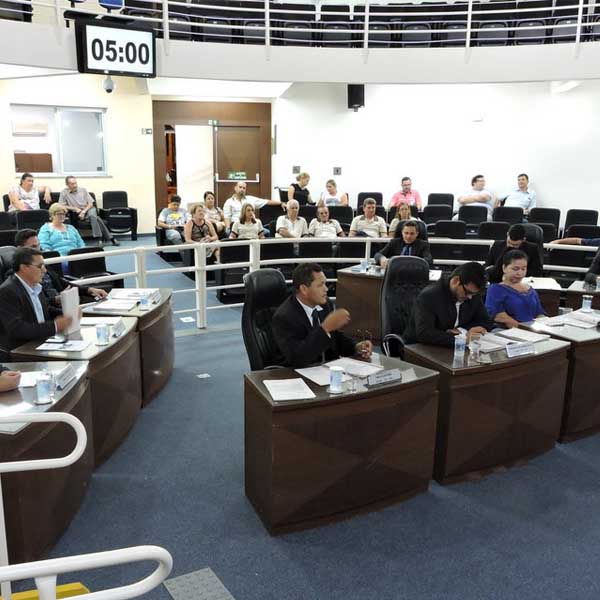 Câmara aprova crédito para aquisição de caminhões chassi