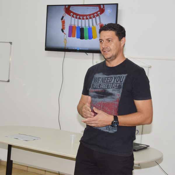 Eletricistas da prefeitura participam de curso sobre a segurança nos serviços